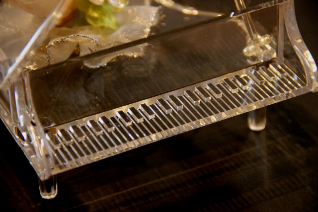 クリスタルピアノ